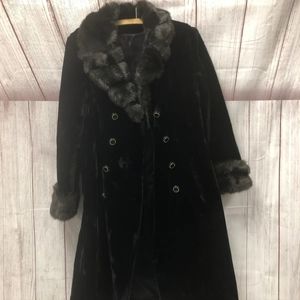 💯 % Authentic  Borgazia vintage  woman coat black ⚫️ faiz fur collar size 12